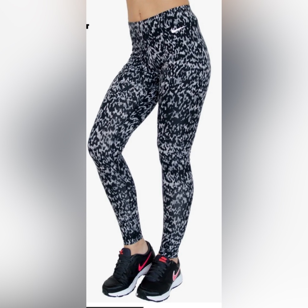 •NIKE•BLACK & GRAY LEOPARD HI-WAISTED W/ WHITE NIKE SWOOSH LEGGINGS SIZE XS EUC